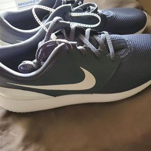 Golf shoes